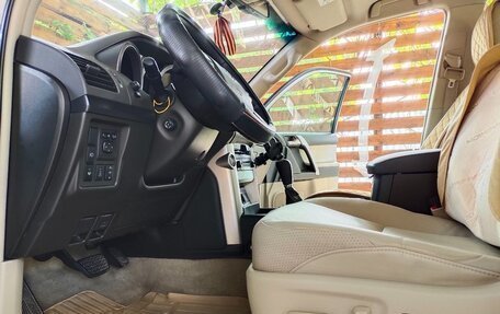 Toyota Land Cruiser Prado 150 рестайлинг 2, 2013 год, 3 499 000 рублей, 27 фотография