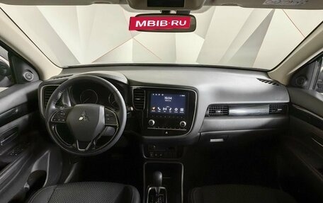 Mitsubishi Outlander III рестайлинг 3, 2021 год, 2 455 000 рублей, 10 фотография