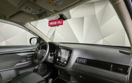 Mitsubishi Outlander III рестайлинг 3, 2021 год, 2 455 000 рублей, 9 фотография
