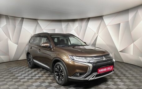Mitsubishi Outlander III рестайлинг 3, 2021 год, 2 455 000 рублей, 3 фотография