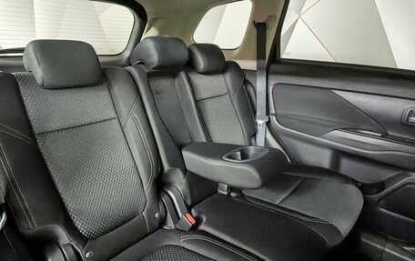 Mitsubishi Outlander III рестайлинг 3, 2021 год, 2 455 000 рублей, 13 фотография
