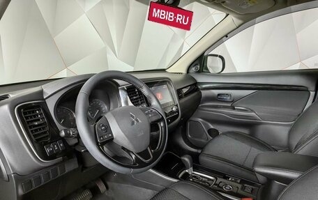 Mitsubishi Outlander III рестайлинг 3, 2021 год, 2 455 000 рублей, 14 фотография