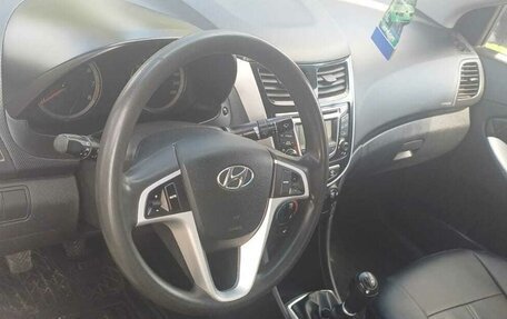 Hyundai Solaris II рестайлинг, 2012 год, 630 000 рублей, 2 фотография