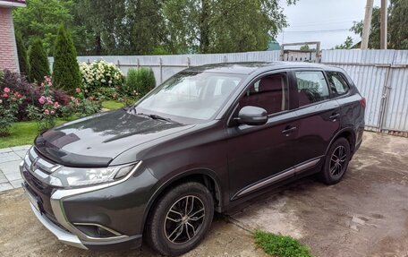 Mitsubishi Outlander III рестайлинг 3, 2017 год, 1 750 000 рублей, 1 фотография