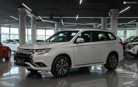Mitsubishi Outlander III рестайлинг 3, 2022 год, 3 100 000 рублей, 1 фотография