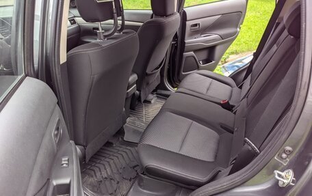 Mitsubishi Outlander III рестайлинг 3, 2017 год, 1 750 000 рублей, 14 фотография