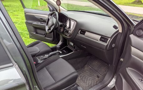 Mitsubishi Outlander III рестайлинг 3, 2017 год, 1 750 000 рублей, 15 фотография