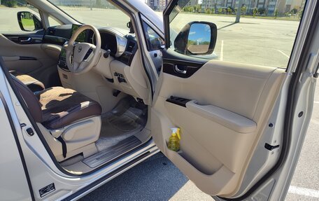 Nissan Elgrand III, 2018 год, 2 970 000 рублей, 8 фотография