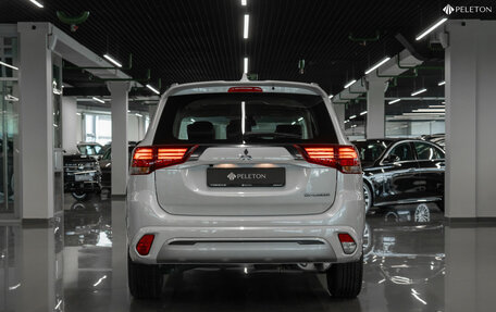 Mitsubishi Outlander III рестайлинг 3, 2022 год, 3 100 000 рублей, 6 фотография