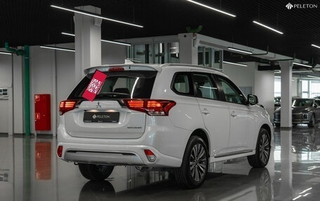 Mitsubishi Outlander III рестайлинг 3, 2022 год, 3 100 000 рублей, 4 фотография