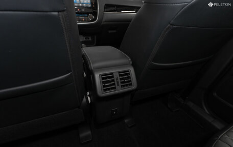 Mitsubishi Outlander III рестайлинг 3, 2022 год, 3 100 000 рублей, 14 фотография