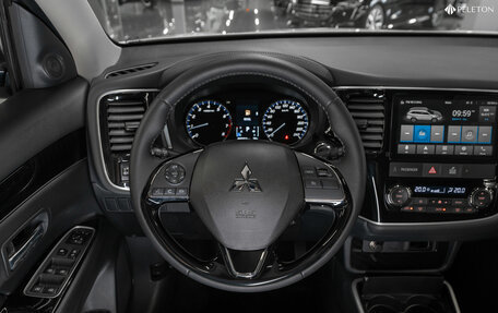 Mitsubishi Outlander III рестайлинг 3, 2022 год, 3 100 000 рублей, 11 фотография
