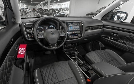 Mitsubishi Outlander III рестайлинг 3, 2022 год, 3 100 000 рублей, 7 фотография