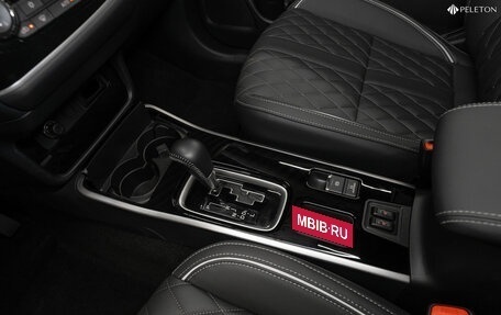 Mitsubishi Outlander III рестайлинг 3, 2022 год, 3 100 000 рублей, 15 фотография