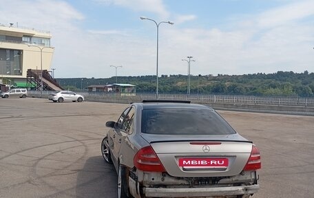 Mercedes-Benz E-Класс, 2003 год, 500 000 рублей, 2 фотография