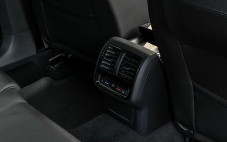 Volkswagen Passat B8 рестайлинг, 2019 год, 2 370 000 рублей, 14 фотография