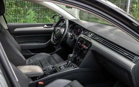 Volkswagen Passat B8 рестайлинг, 2019 год, 2 370 000 рублей, 15 фотография
