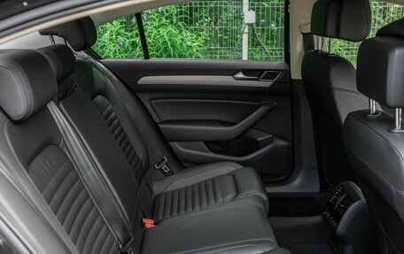 Volkswagen Passat B8 рестайлинг, 2019 год, 2 370 000 рублей, 13 фотография