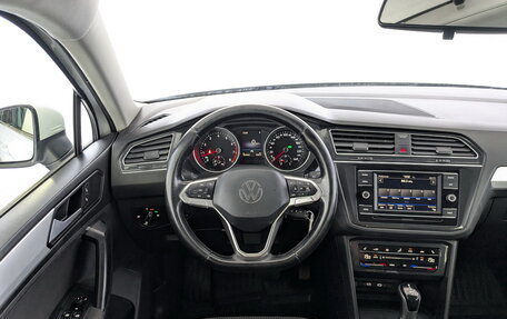 Volkswagen Tiguan II, 2021 год, 1 850 000 рублей, 21 фотография