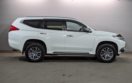 Mitsubishi Pajero Sport III рестайлинг, 2018 год, 2 600 000 рублей, 4 фотография