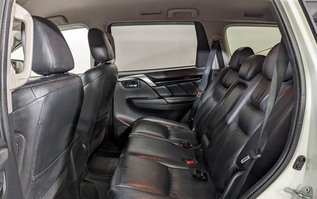 Mitsubishi Pajero Sport III рестайлинг, 2018 год, 2 600 000 рублей, 11 фотография