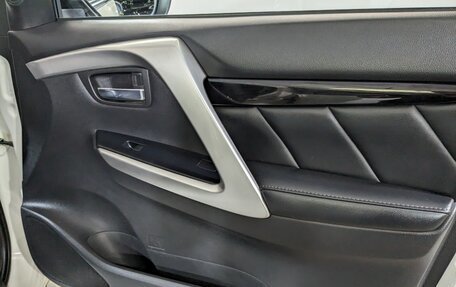 Mitsubishi Pajero Sport III рестайлинг, 2018 год, 2 600 000 рублей, 24 фотография