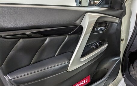 Mitsubishi Pajero Sport III рестайлинг, 2018 год, 2 600 000 рублей, 22 фотография