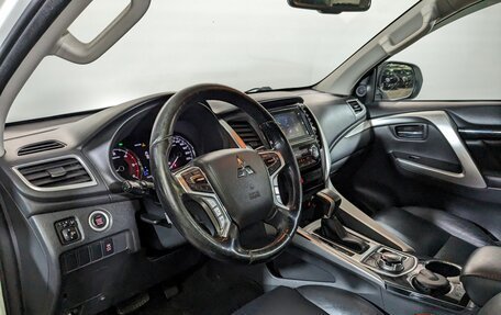 Mitsubishi Pajero Sport III рестайлинг, 2018 год, 2 600 000 рублей, 29 фотография