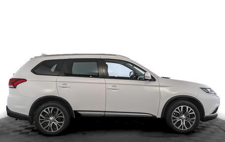 Mitsubishi Outlander III рестайлинг 3, 2018 год, 1 950 000 рублей, 4 фотография