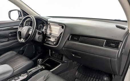 Mitsubishi Outlander III рестайлинг 3, 2018 год, 1 950 000 рублей, 11 фотография