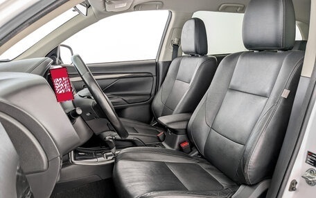 Mitsubishi Outlander III рестайлинг 3, 2018 год, 1 950 000 рублей, 20 фотография