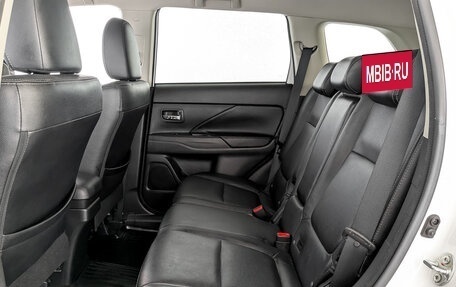 Mitsubishi Outlander III рестайлинг 3, 2018 год, 1 950 000 рублей, 12 фотография