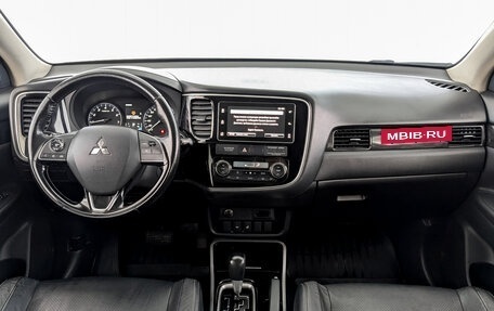 Mitsubishi Outlander III рестайлинг 3, 2018 год, 1 950 000 рублей, 14 фотография