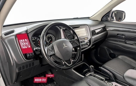 Mitsubishi Outlander III рестайлинг 3, 2018 год, 1 950 000 рублей, 16 фотография