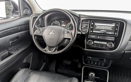 Mitsubishi Outlander III рестайлинг 3, 2018 год, 1 950 000 рублей, 27 фотография