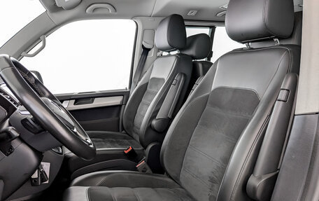 Volkswagen Multivan T6 рестайлинг, 2019 год, 4 750 000 рублей, 20 фотография