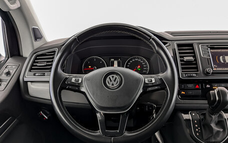 Volkswagen Multivan T6 рестайлинг, 2019 год, 4 750 000 рублей, 22 фотография