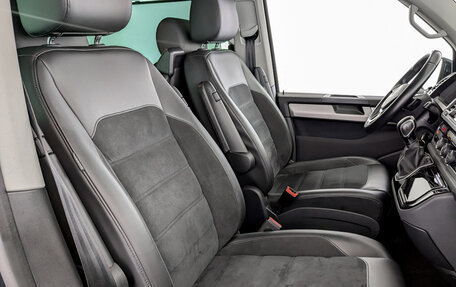 Volkswagen Multivan T6 рестайлинг, 2019 год, 4 750 000 рублей, 24 фотография