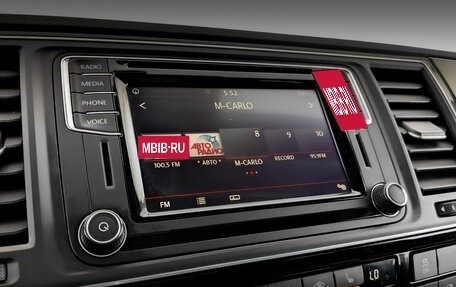 Volkswagen Multivan T6 рестайлинг, 2019 год, 4 750 000 рублей, 28 фотография