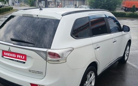 Mitsubishi Outlander III рестайлинг 3, 2014 год, 1 450 000 рублей, 4 фотография