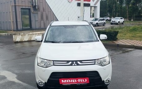 Mitsubishi Outlander III рестайлинг 3, 2014 год, 1 450 000 рублей, 3 фотография