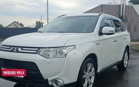 Mitsubishi Outlander III рестайлинг 3, 2014 год, 1 450 000 рублей, 5 фотография