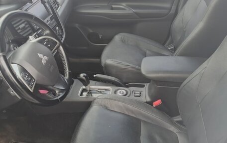 Mitsubishi Outlander III рестайлинг 3, 2014 год, 1 450 000 рублей, 14 фотография