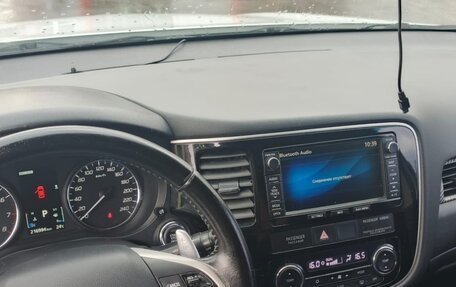 Mitsubishi Outlander III рестайлинг 3, 2014 год, 1 450 000 рублей, 17 фотография