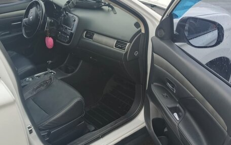 Mitsubishi Outlander III рестайлинг 3, 2014 год, 1 450 000 рублей, 10 фотография