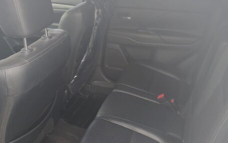 Mitsubishi Outlander III рестайлинг 3, 2014 год, 1 450 000 рублей, 16 фотография