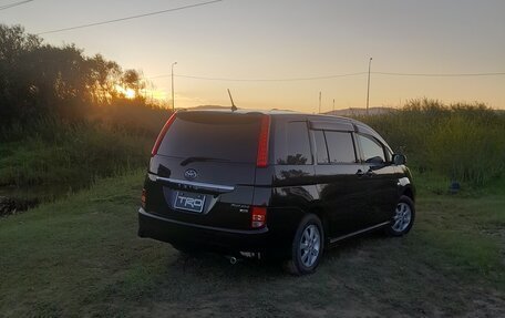 Toyota ISis I, 2010 год, 1 050 000 рублей, 3 фотография