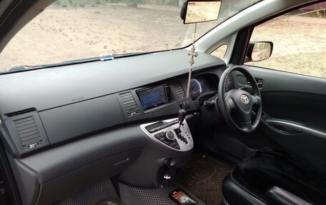 Toyota ISis I, 2010 год, 1 050 000 рублей, 7 фотография
