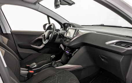 Peugeot 2008 II, 2014 год, 995 000 рублей, 11 фотография