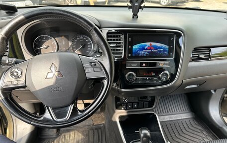 Mitsubishi Outlander III рестайлинг 3, 2018 год, 1 750 000 рублей, 7 фотография